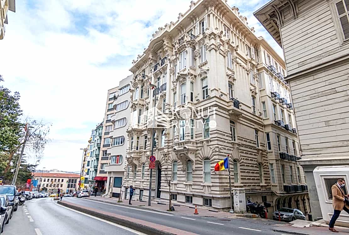 Gümüşsuyu Palas Boğaz Manzaralı 280 m² Satılık Ofis