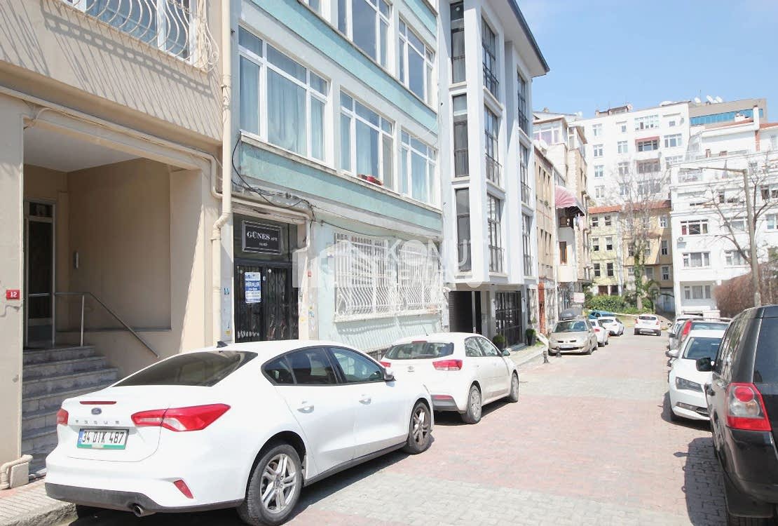 Gümüşsuyu Yarasa Sokak 1+1, 65m² Bahçeli Balkonlu