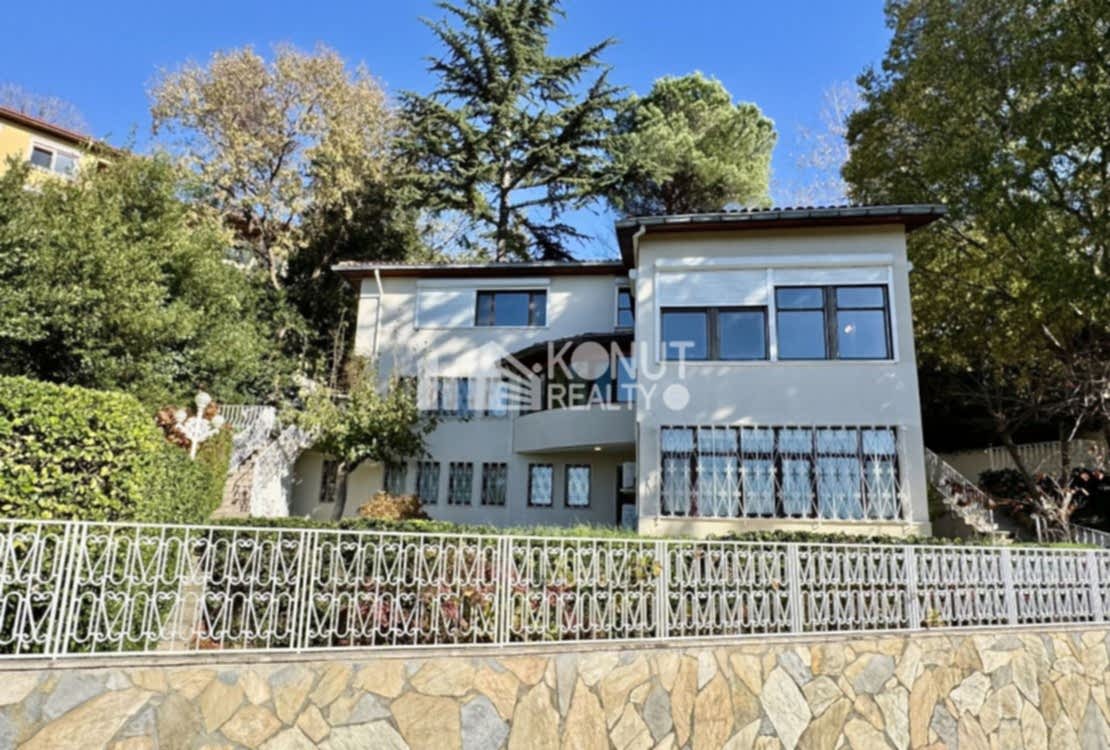 Anadolu Hisarı'nda Boğaz Manzaralı Bahçeli Müstakil Ev