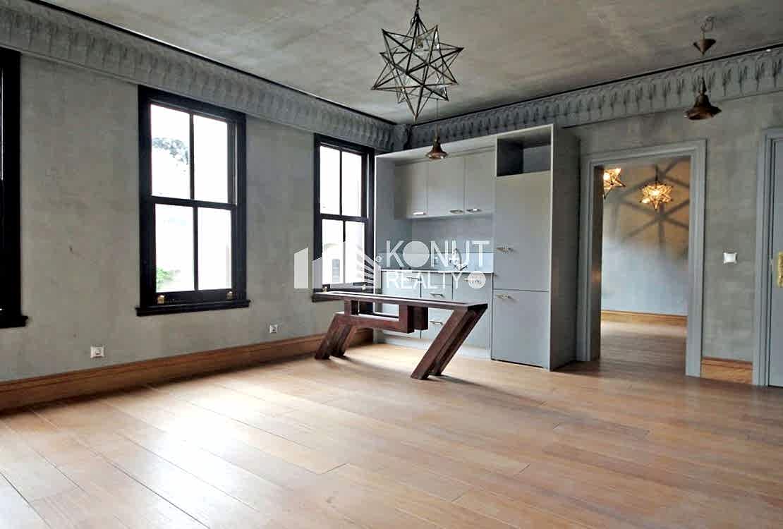 GÜMÜŞSUYU'NDA RESTORASYONLU BİNADA 1+1 DAİRE