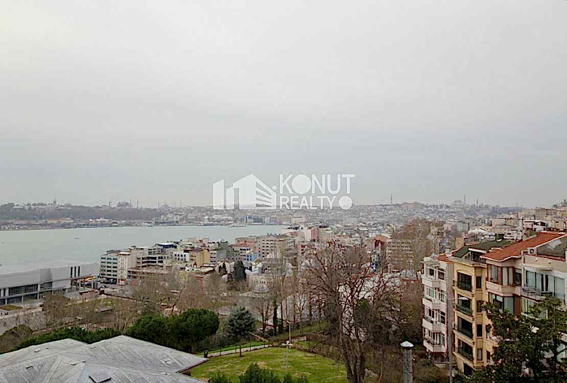 Cihangir'de Otoparklı Deniz Manzaralı 3+1 Daire